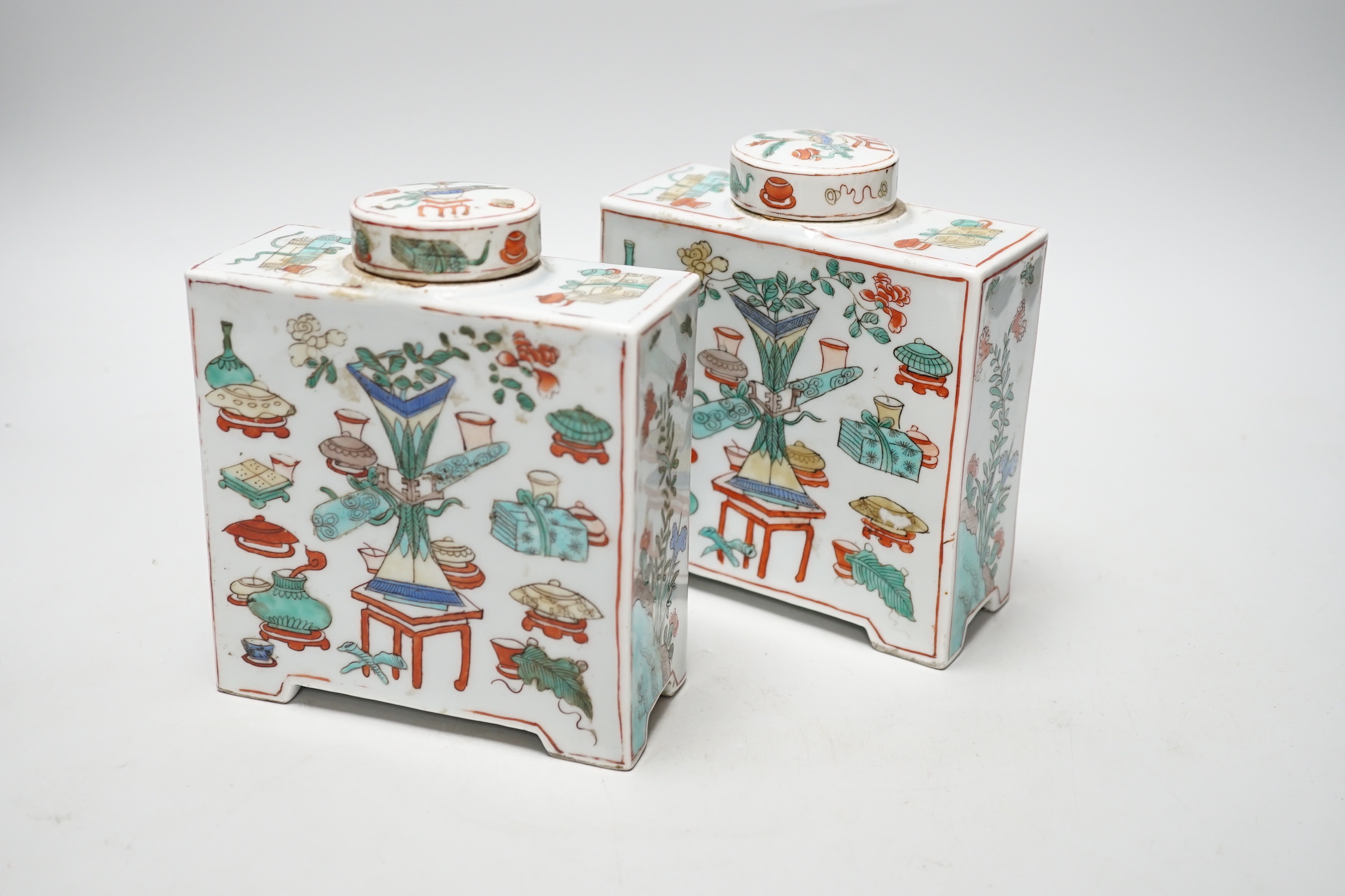 A pair of Chinese famille verte square form caddies and covers, 16cm